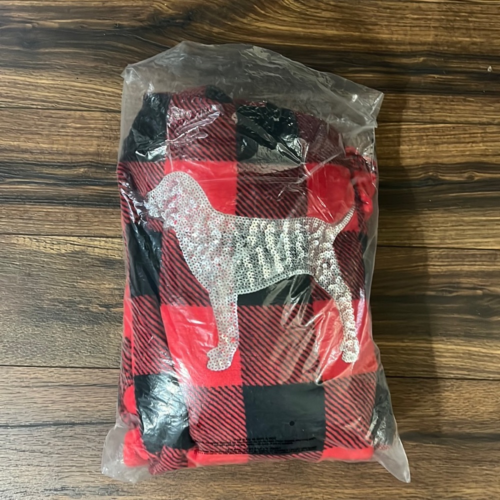 New Victoria’s Secret Holiday Robe